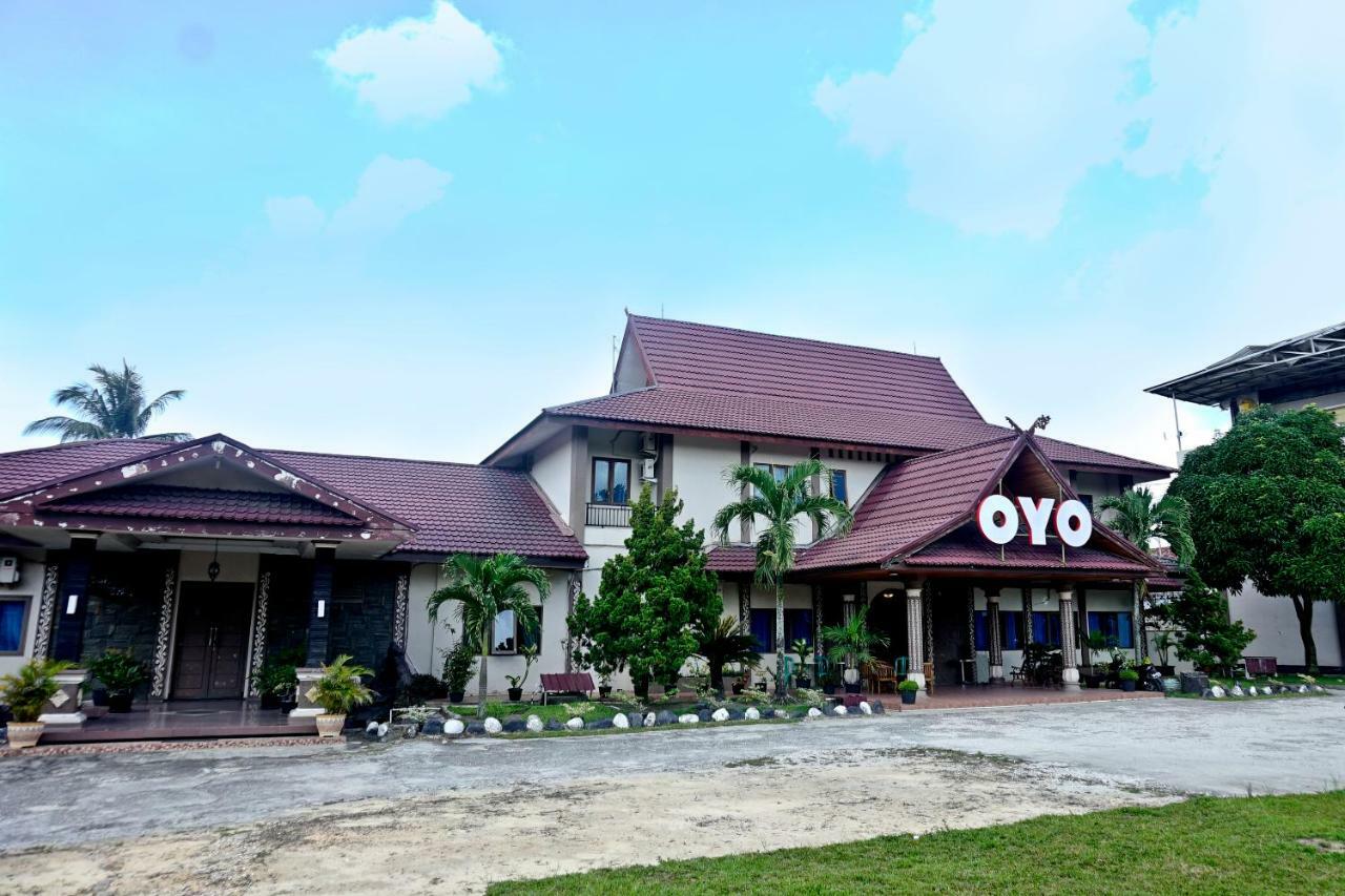 Oyo 627 Tirta Kencana Syariah Hotel Pekanbaru Exterior photo